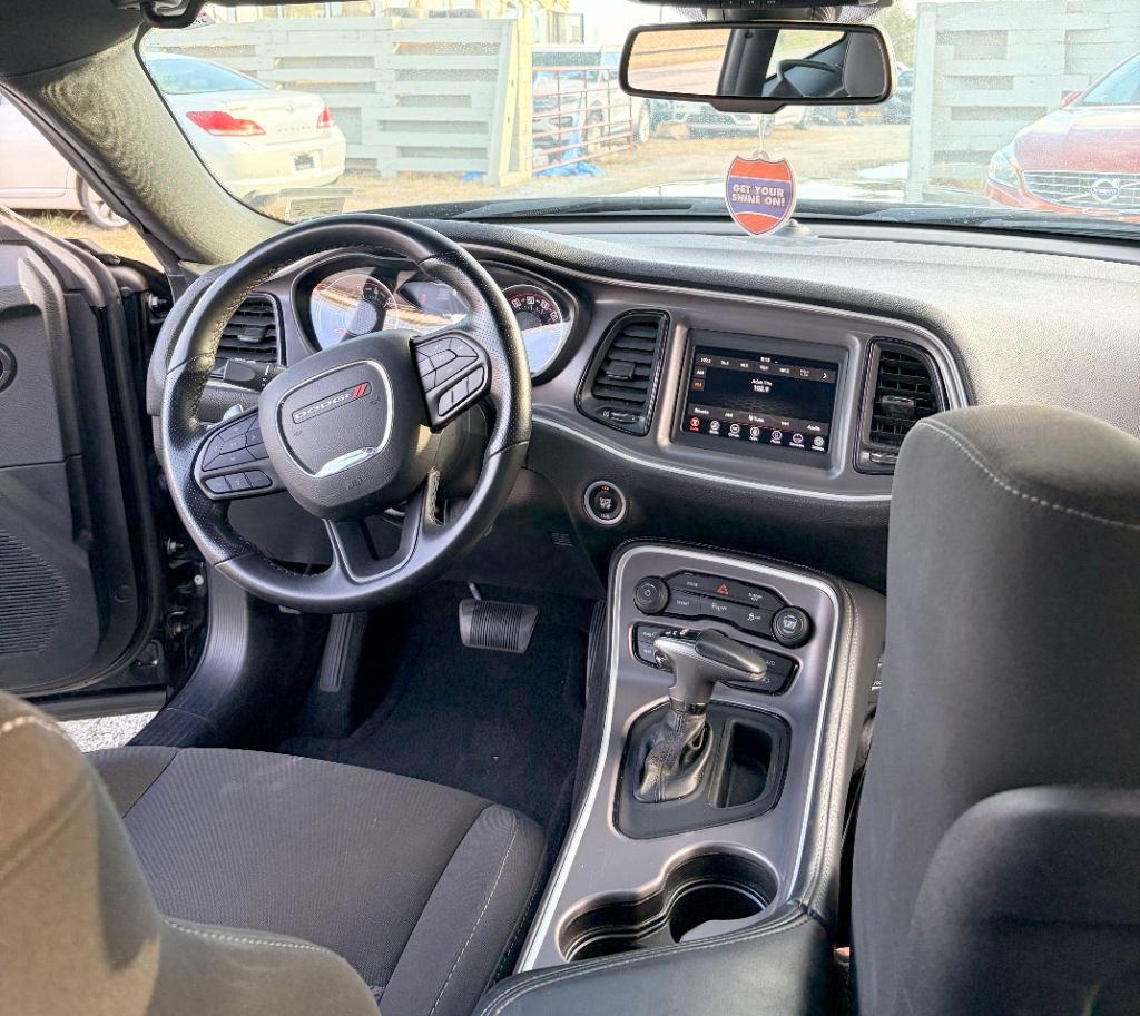 Used 2022 Dodge Challenger GT RWD image 9