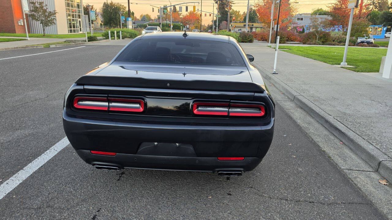 Used 2016 Dodge Challenger R/T Scat Pack w/ Leather Interior Group RWD image 6