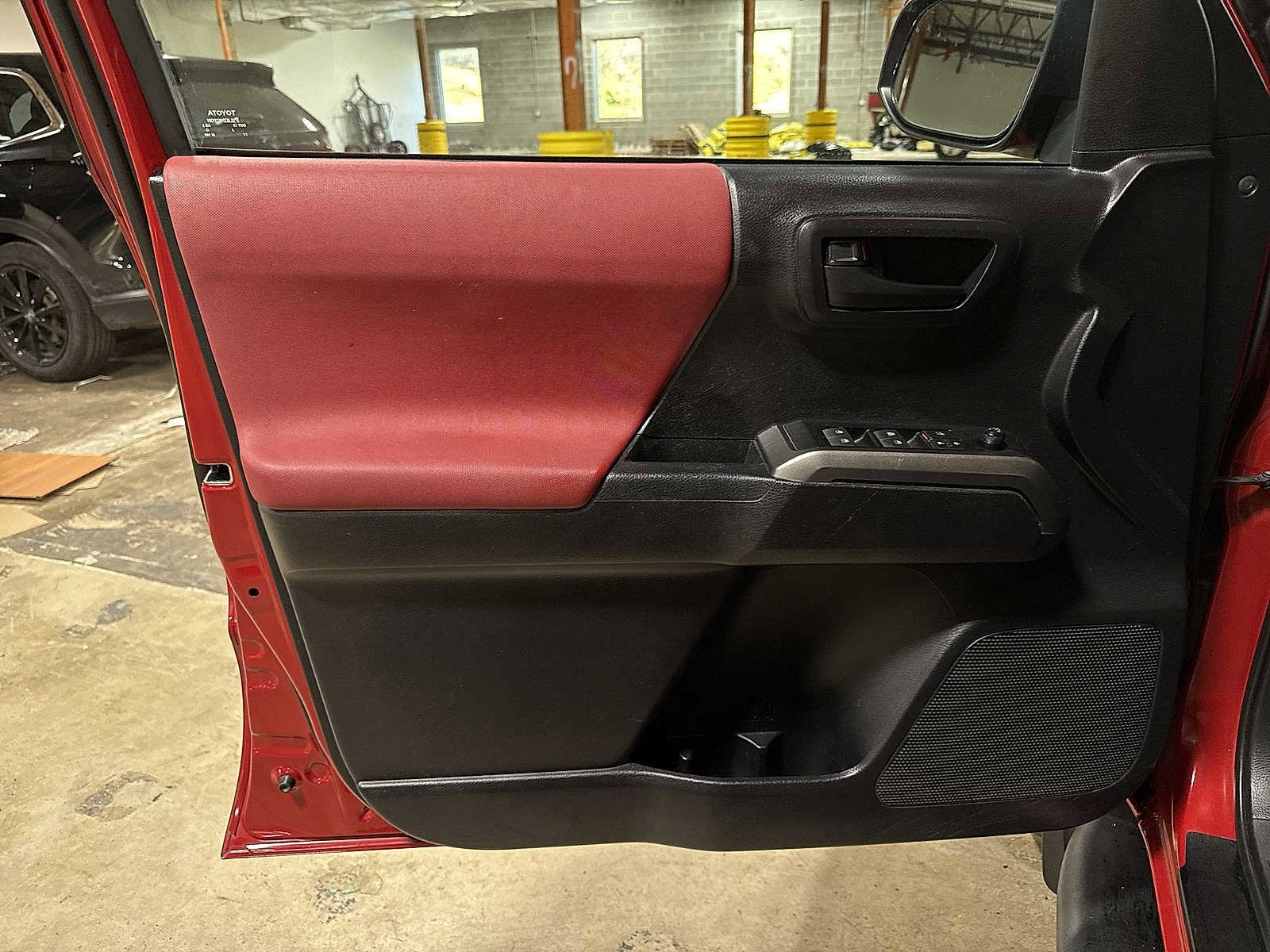 Certified 2020 Toyota Tacoma SR5 image 31