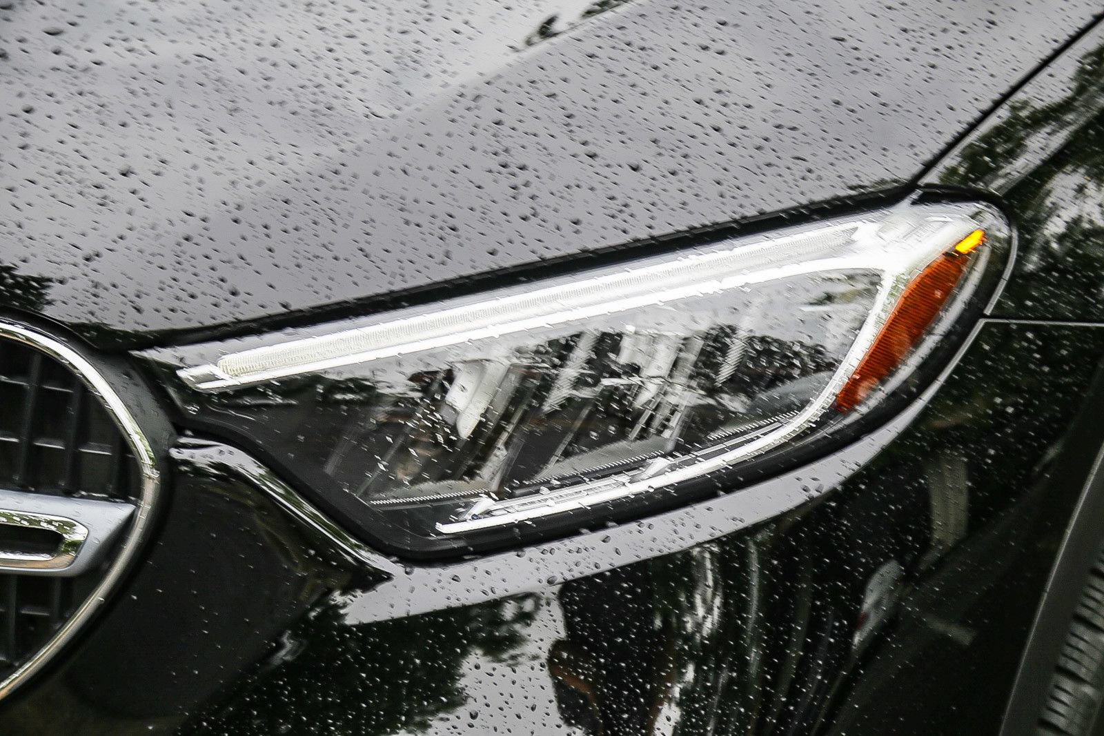 Used 2025 Mercedes-Benz GLC 350e 4MATIC image 7