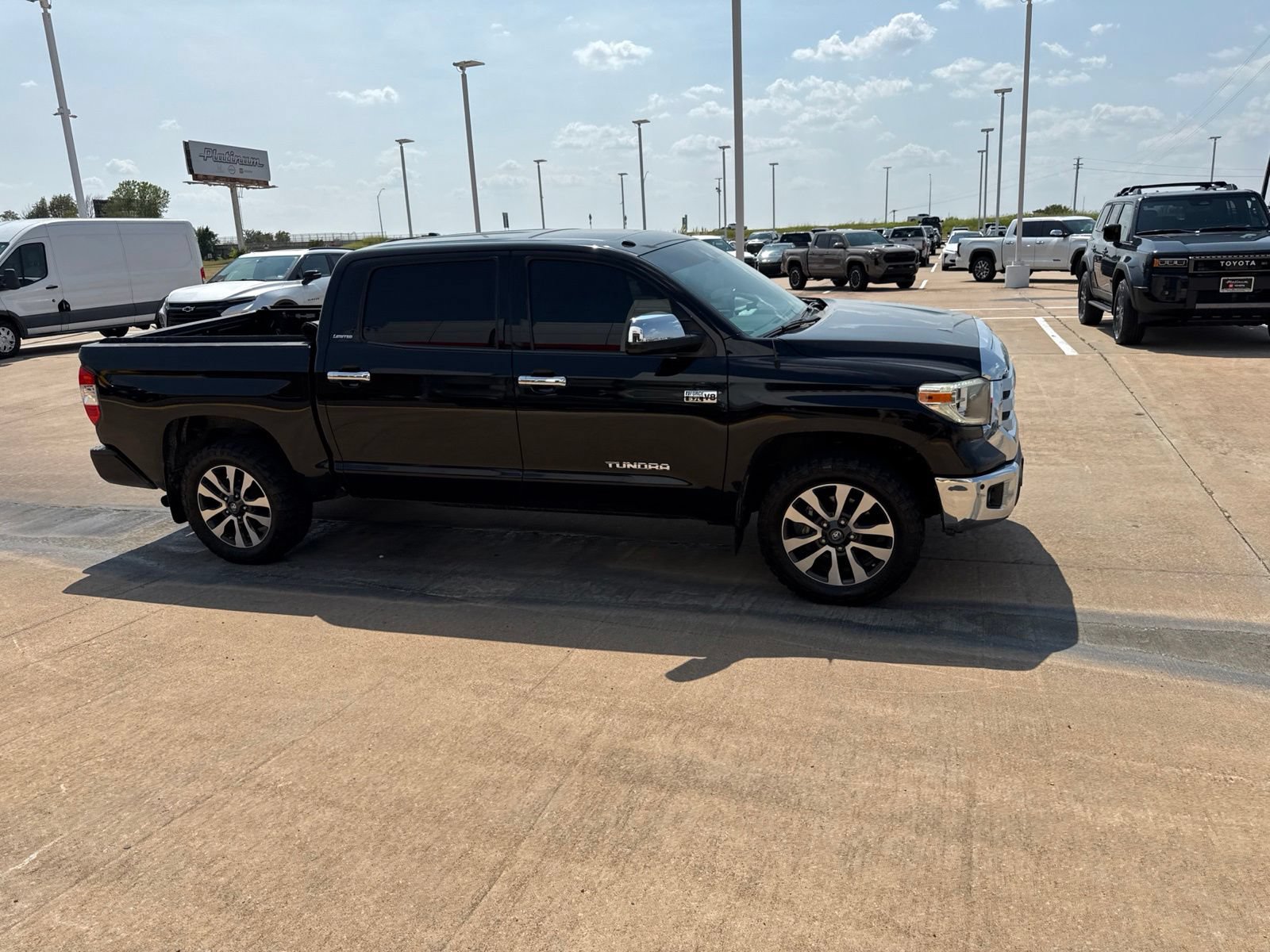 Used 2018 Toyota Tundra Limited w/ Limited Premium Package AWD/4WD image 33