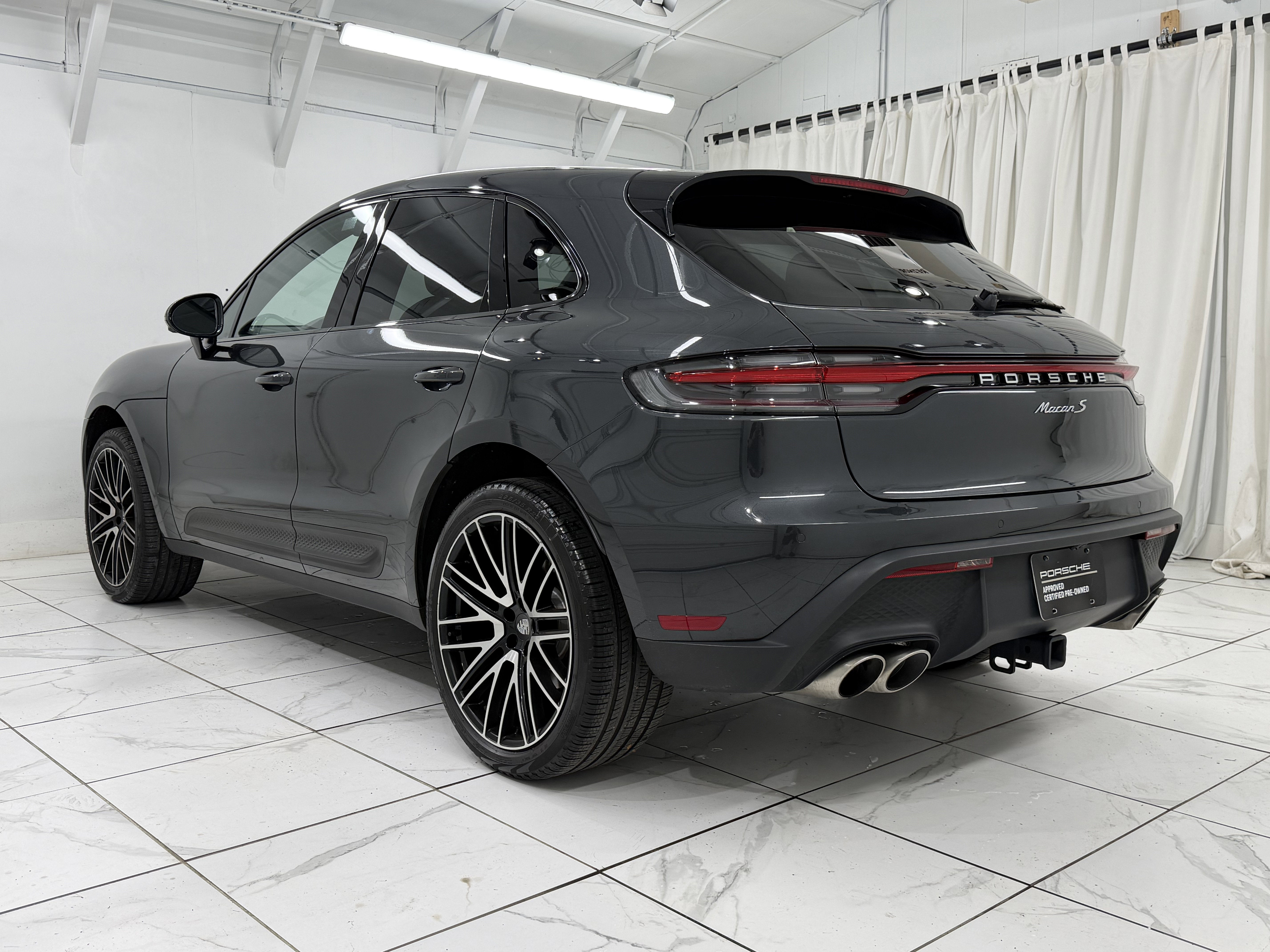 Certified 2022 Porsche Macan S AWD/4WD image 14