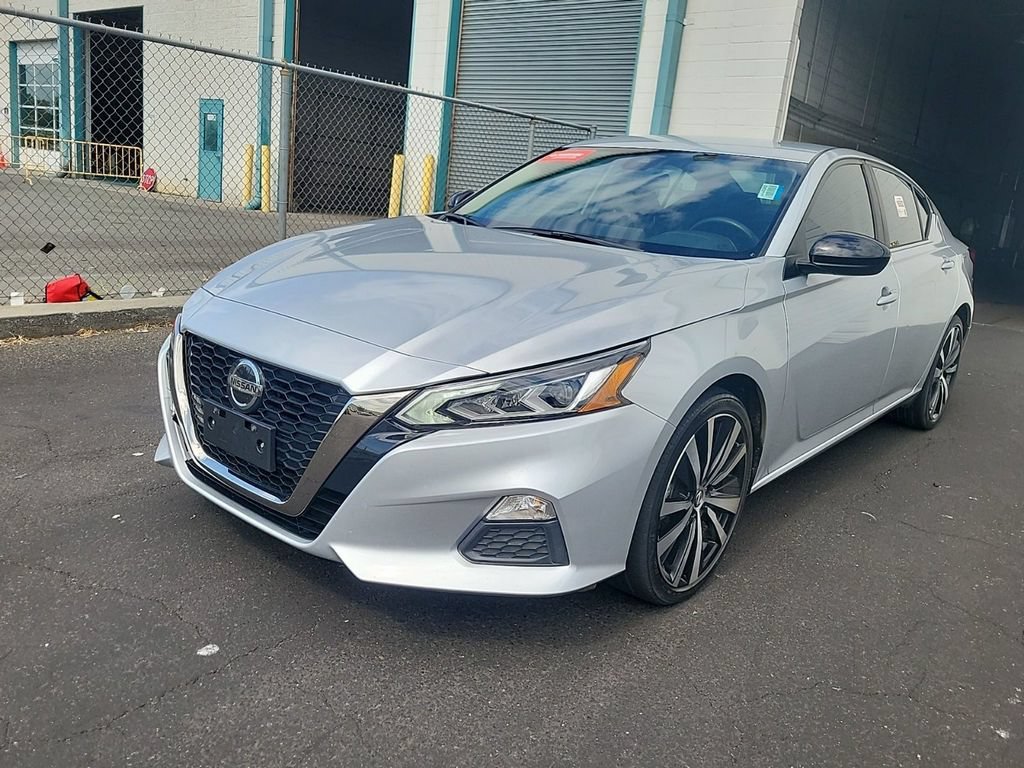 Used 2022 Nissan Altima 2.5 SR FWD image 2