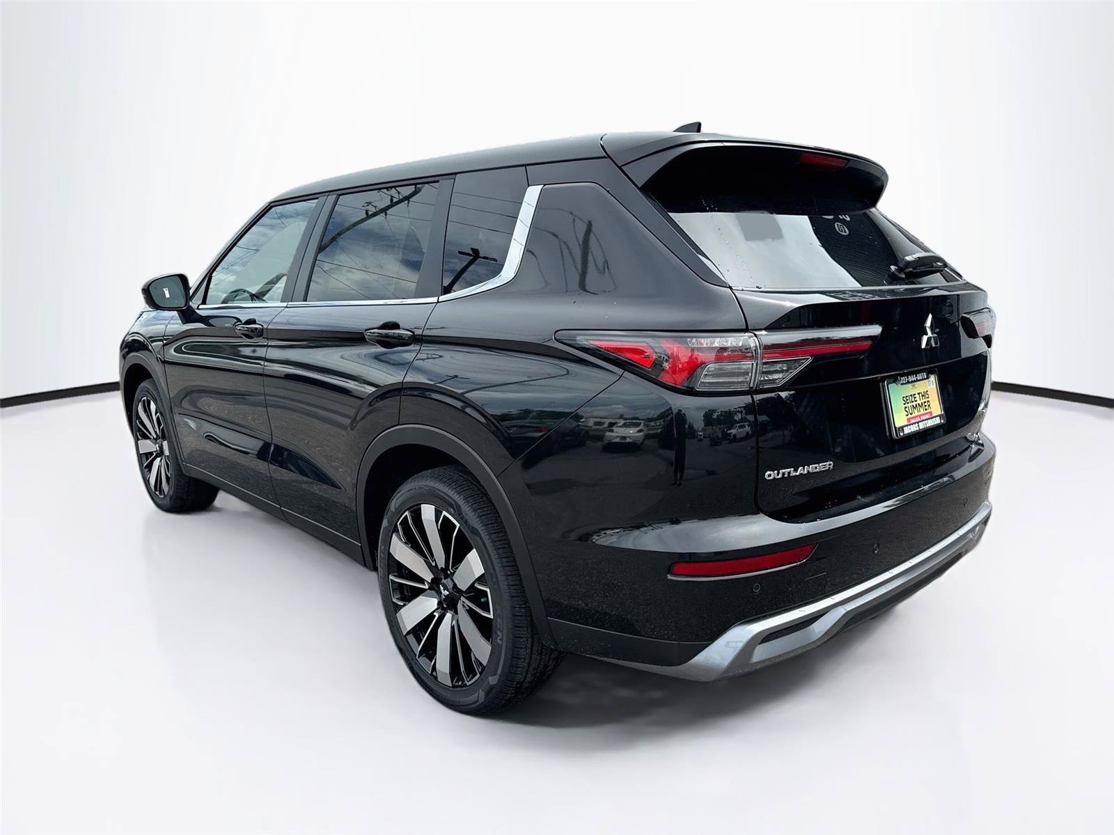New 2026 Mitsubishi Outlander SE FWD image 3