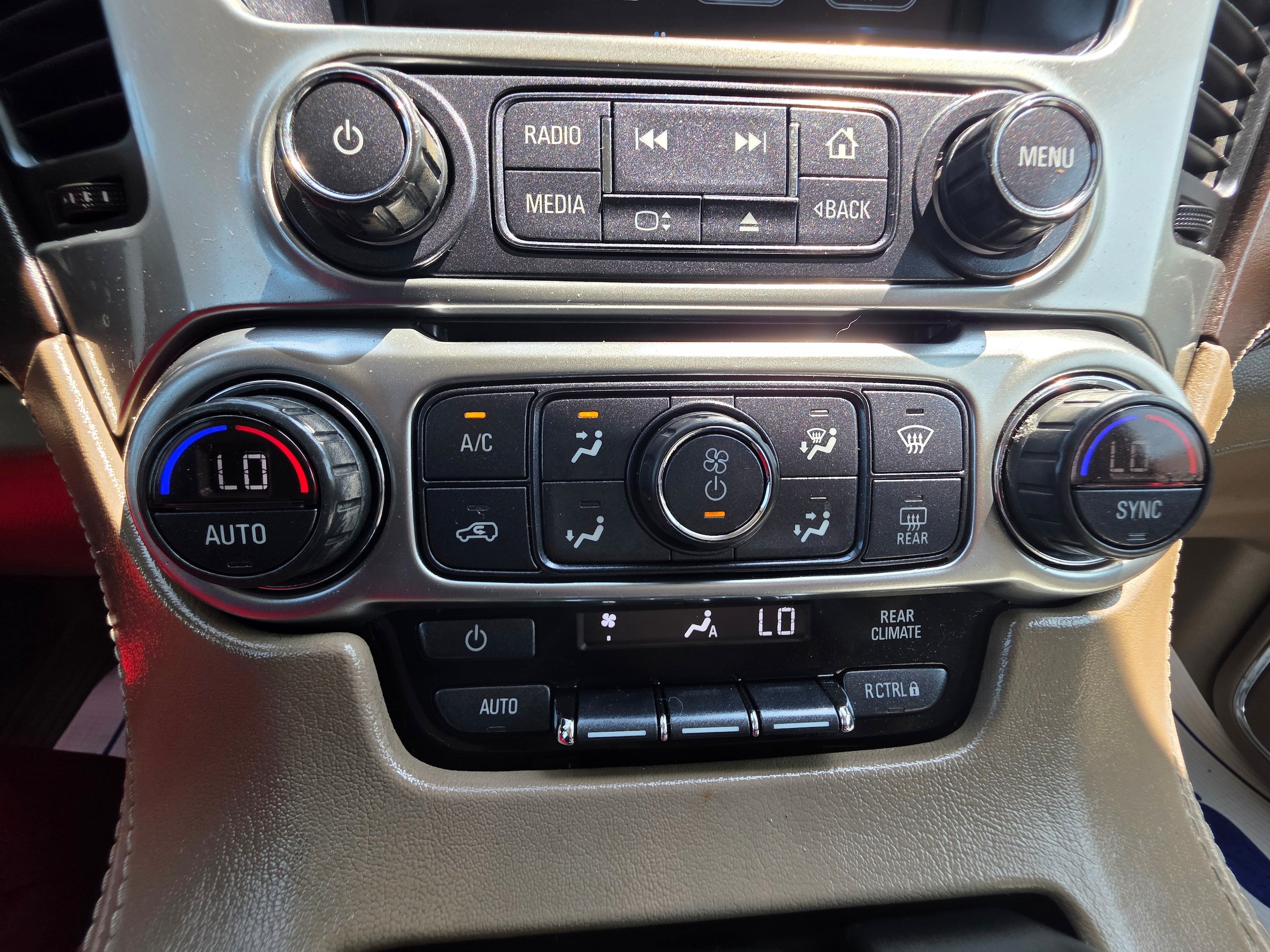 Used 2018 Chevrolet Tahoe LS RWD image 11