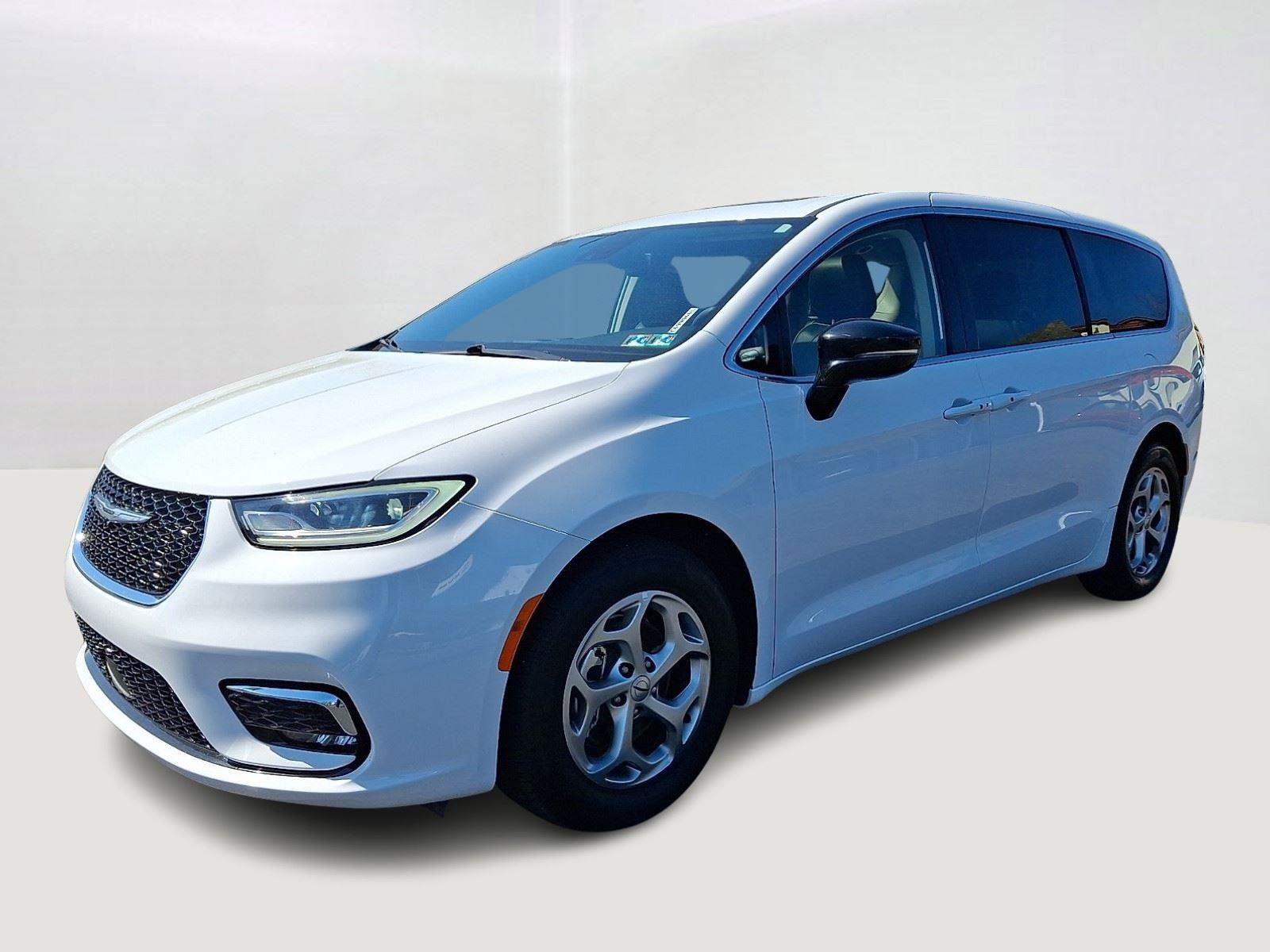 Certified 2024 Chrysler Pacifica Limited FWD image 3
