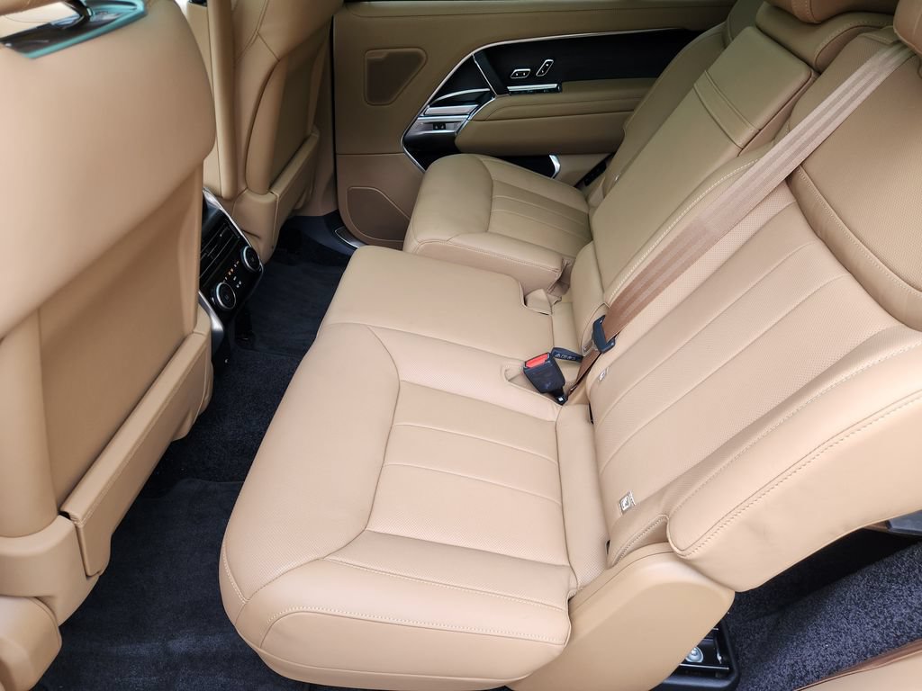 New 2025 Land Rover Range Rover Long Wheelbase SE AWD/4WD image 11