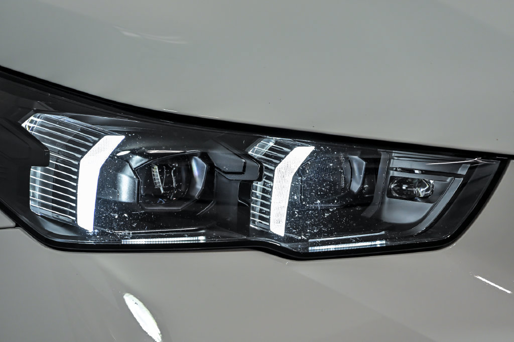 Used 2025 BMW 530i xDrive w/ M Sport Package AWD/4WD image 4