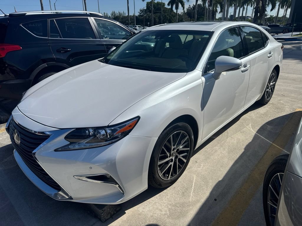 Used 2018 Lexus ES 350 w/ Luxury Package w/Wood Trim FWD image 3