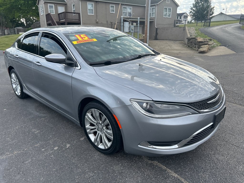 Used 2015 Chrysler 200 Limited w/ Convenience Group FWD image 4