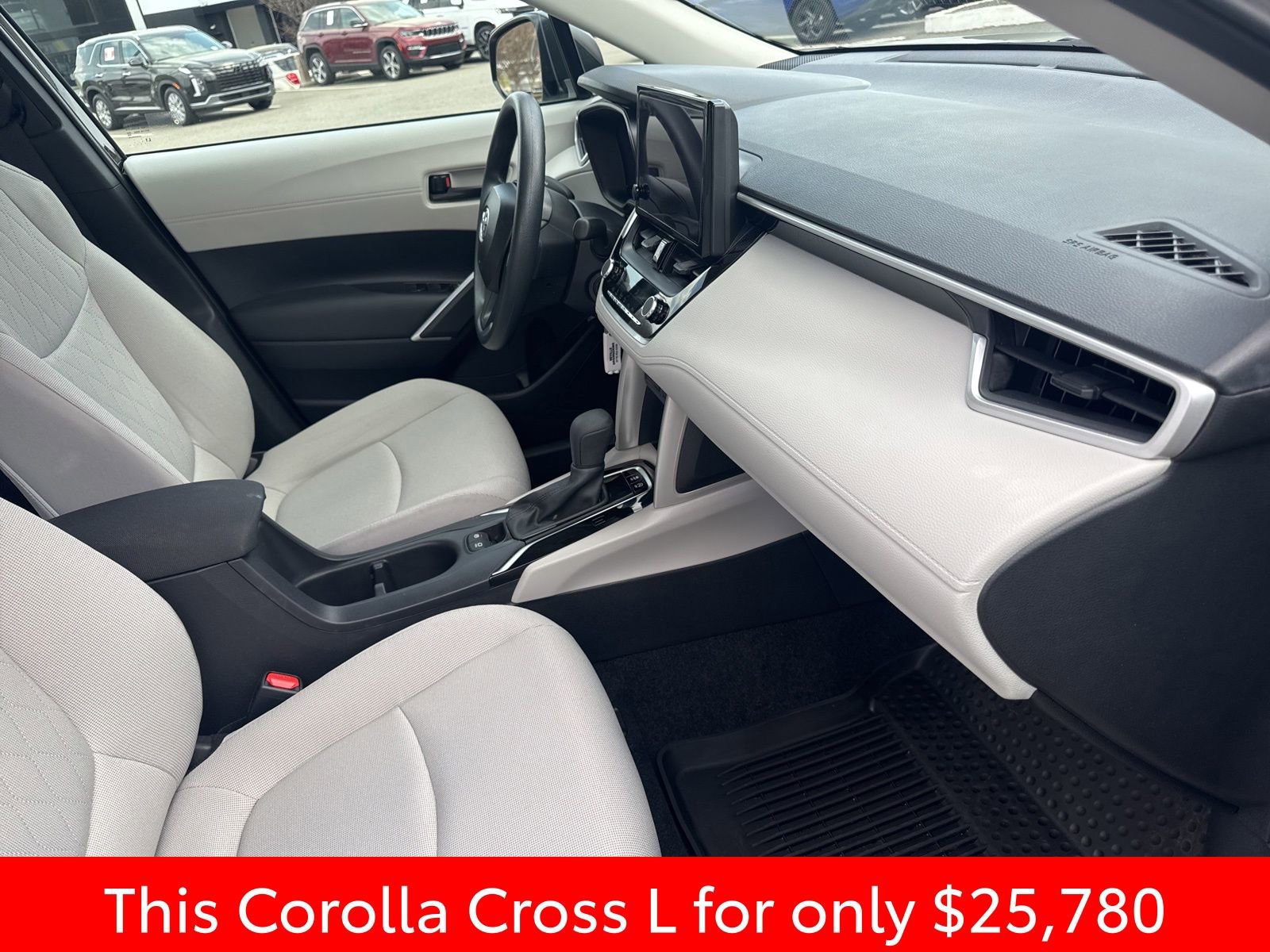 Used 2025 Toyota Corolla Cross L image 27