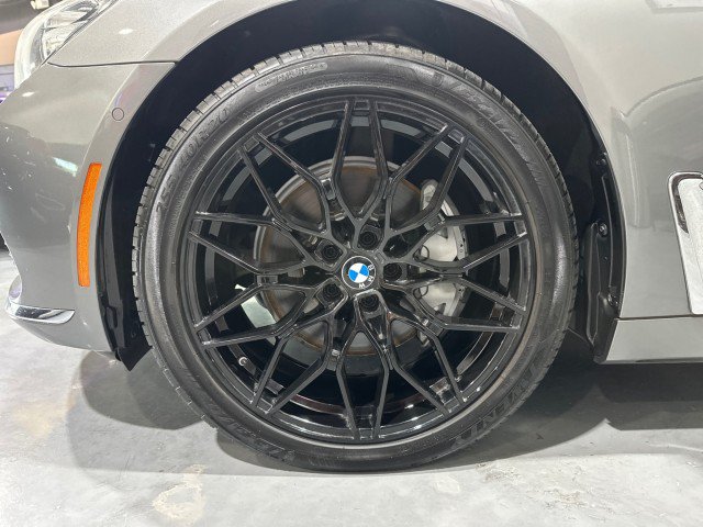 Used 2016 BMW 740i w/ Executive Package 2 RWD image 7