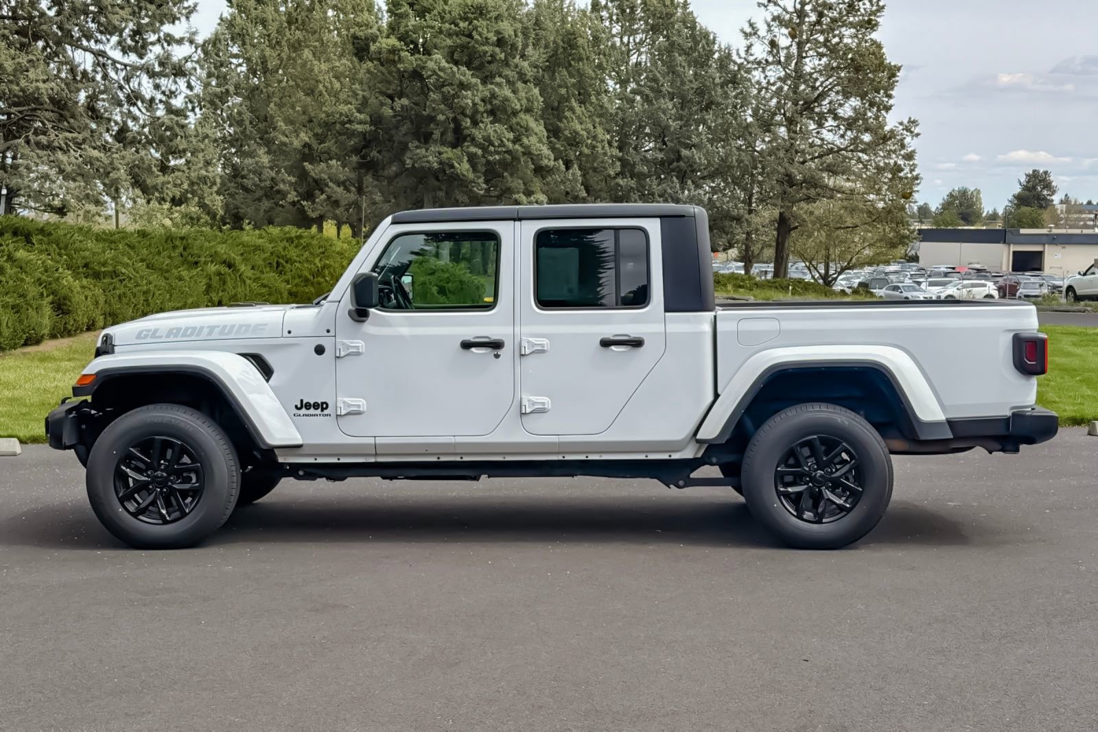 Used 2022 Jeep Gladiator Sport AWD/4WD image 8