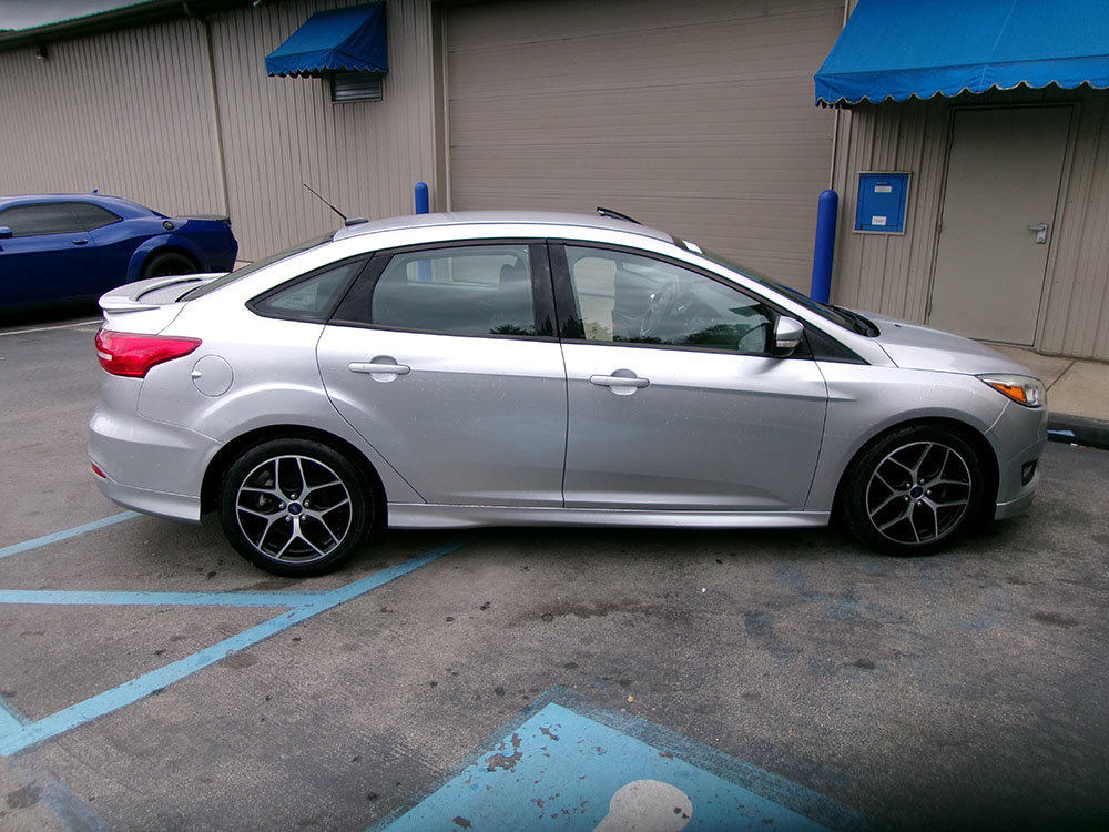 Used 2016 Ford Focus SE w/ SE Sport Package FWD image 6
