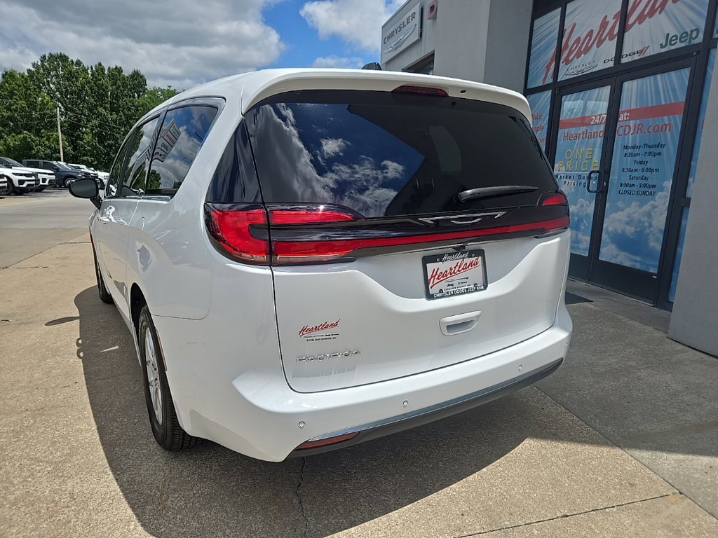 New 2027 Chrysler Pacifica Select w/ Family Tech Group FWD image 10