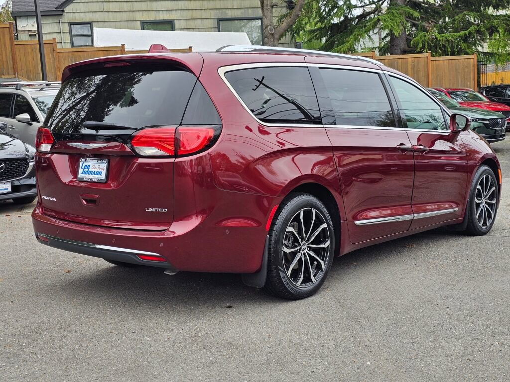 Used 2018 Chrysler Pacifica Limited w/ Tire & Wheel Group image 5