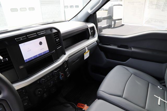 Used 2024 Ford F550 XL 2D Standard Cab image 23