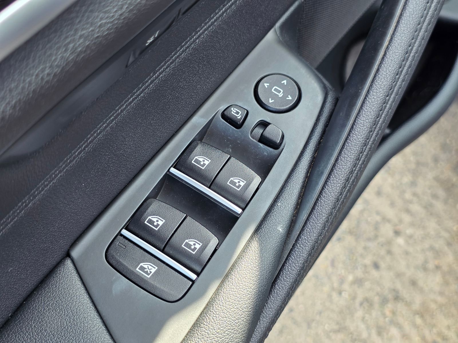 Used 2020 BMW 530e w/ Premium Package image 20