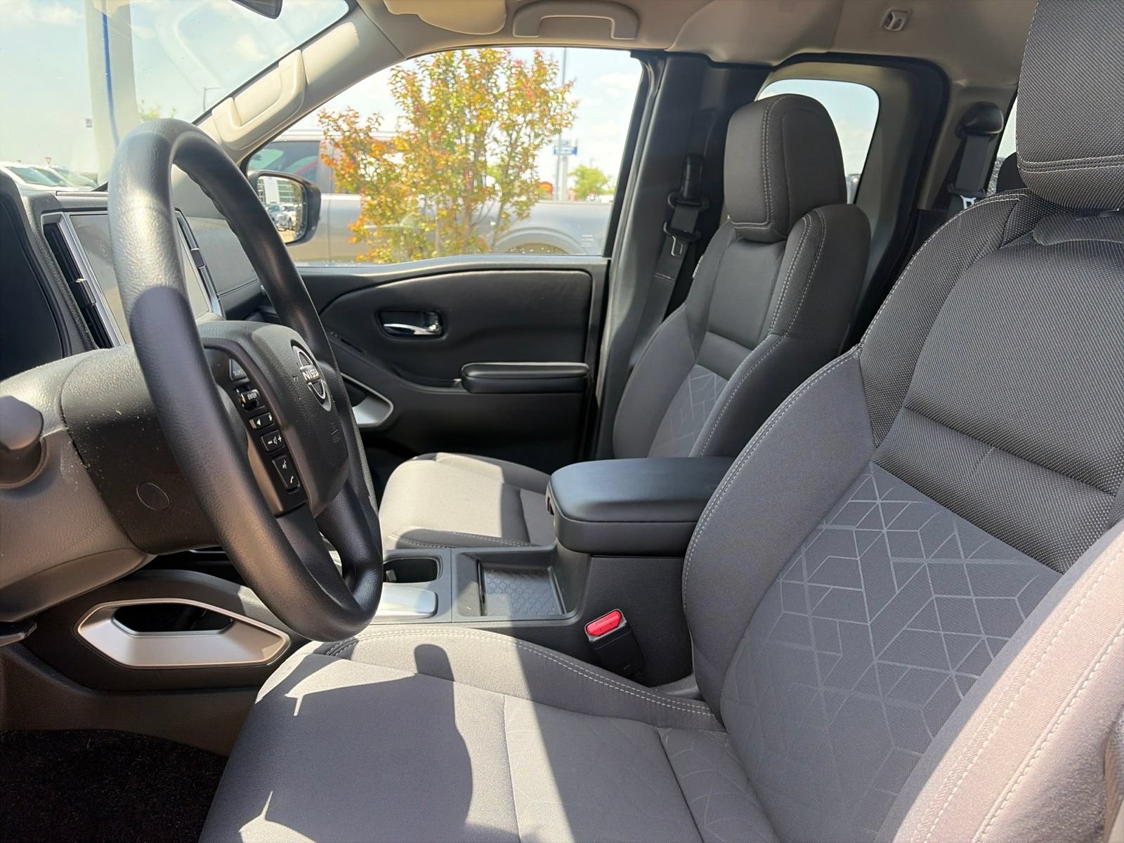 Used 2025 Nissan Frontier SV RWD image 11
