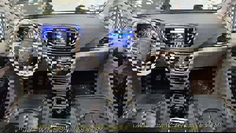 Used 2019 Chrysler Pacifica Limited image 21