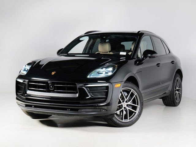 Used 2025 Porsche Macan image 1