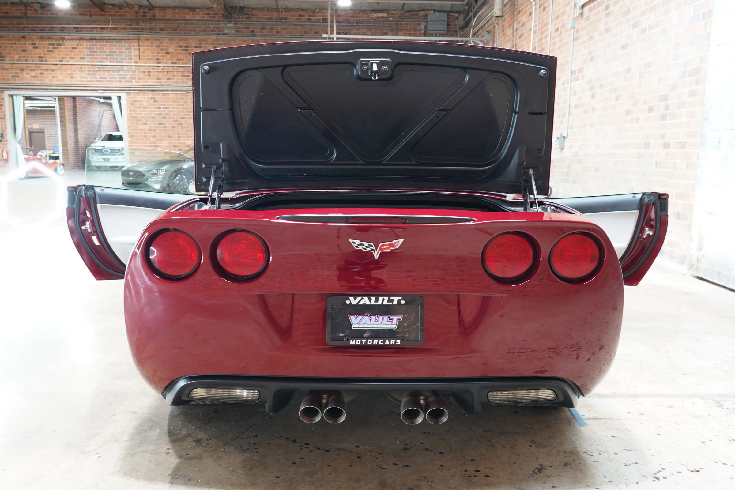 Used 2006 Chevrolet Corvette Coupe w/ Preferred Equipment Group RWD image 31