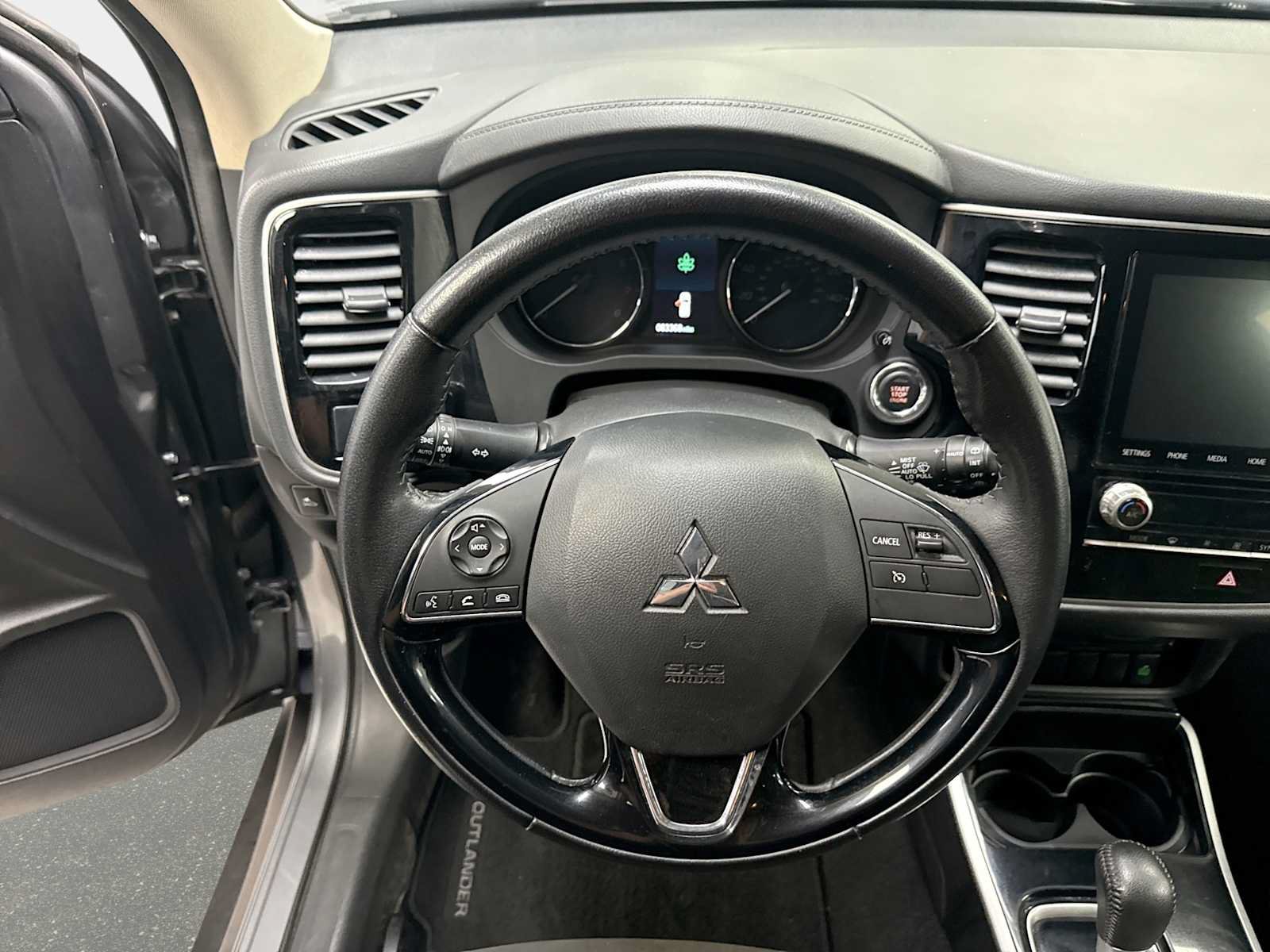 Used 2020 Mitsubishi Outlander SE AWD/4WD image 11