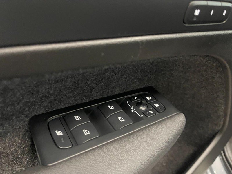 Used 2023 Volvo XC40 B5 Ultimate AWD/4WD image 30