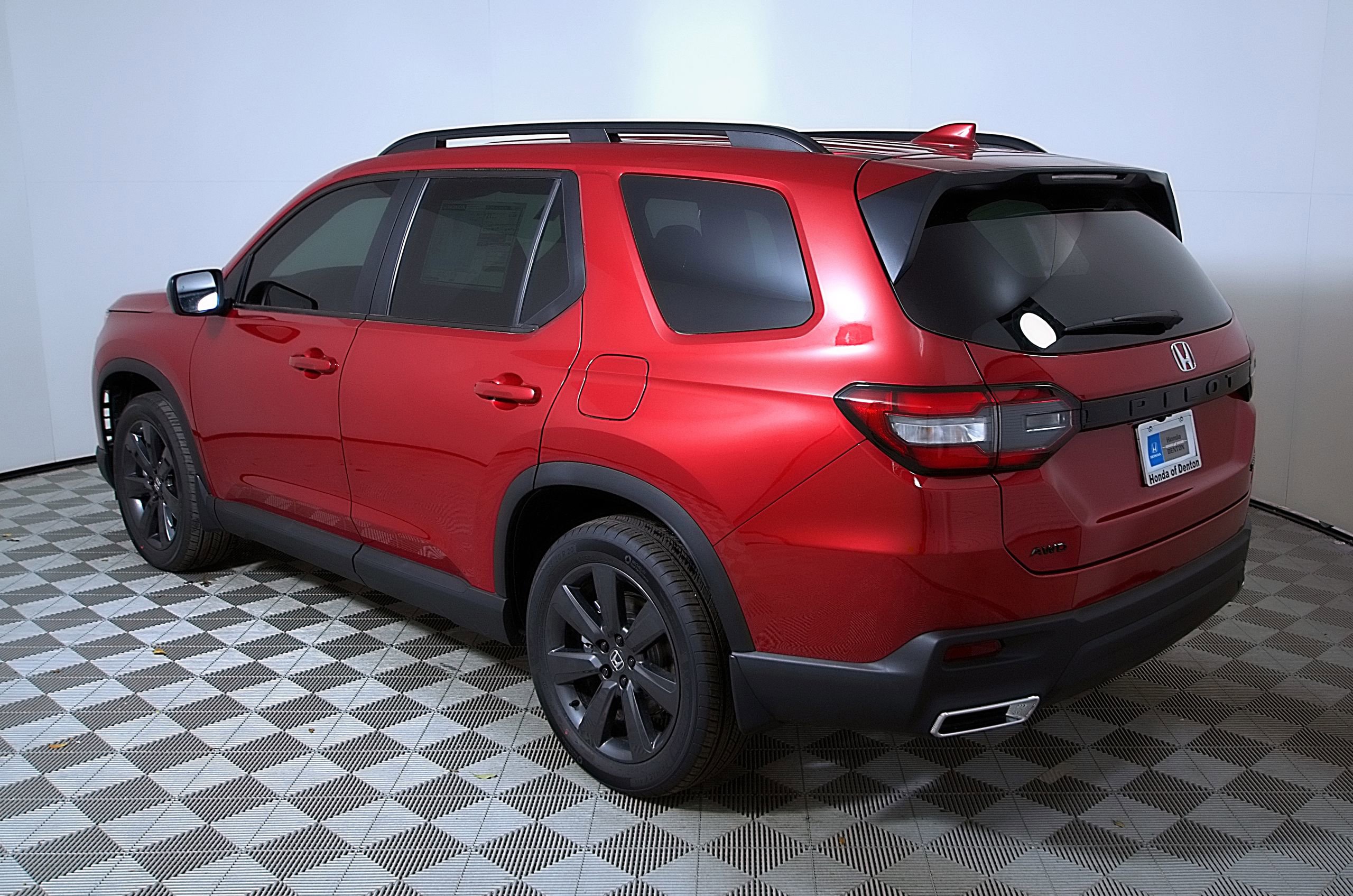 Used 2025 Honda Pilot Sport image 9