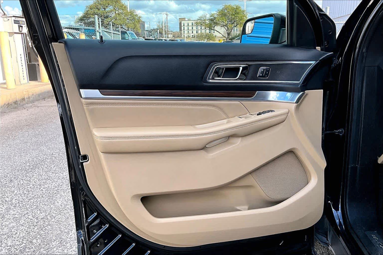 Certified 2017 Ford Explorer Limited image 21