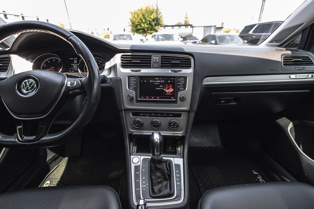 Used 2016 Volkswagen Golf SE w/ Lighting Package FWD image 23