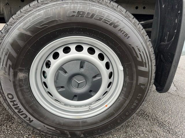 Used 2025 Mercedes-Benz Sprinter 2500 image 18