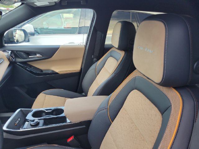 Used 2025 Chevrolet Equinox ACTIV w/ Safety and Technology Package FWD image 10