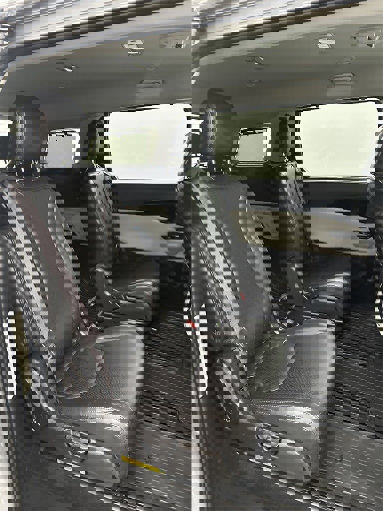 Used 2022 Kia Carnival EX image 35