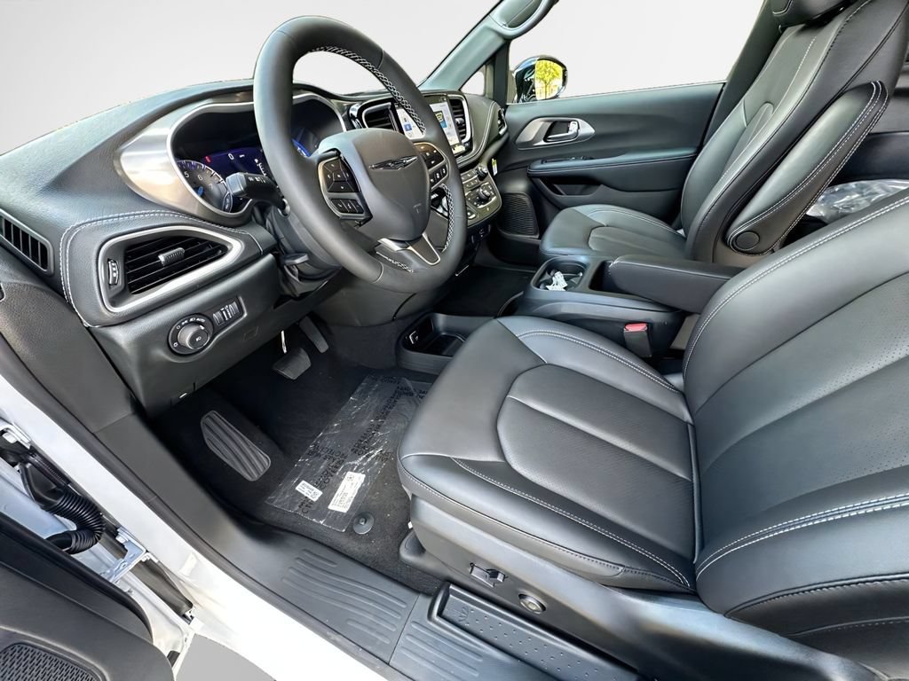 New 2026 Chrysler Pacifica Select FWD image 18