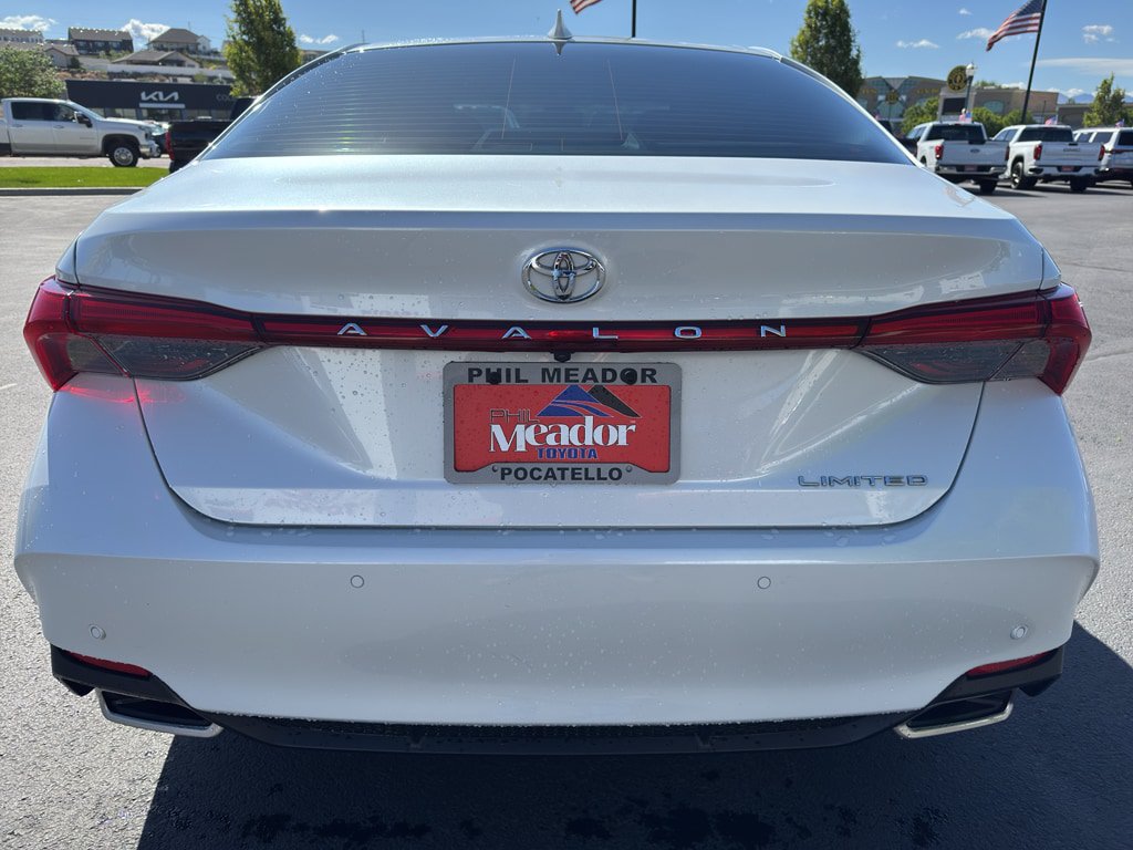 Used 2019 Toyota Avalon Limited w/ Advanced Safety Package FWD image 3
