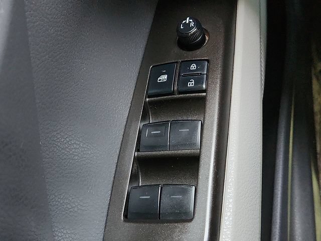 Used 2022 Toyota Camry SE FWD image 22