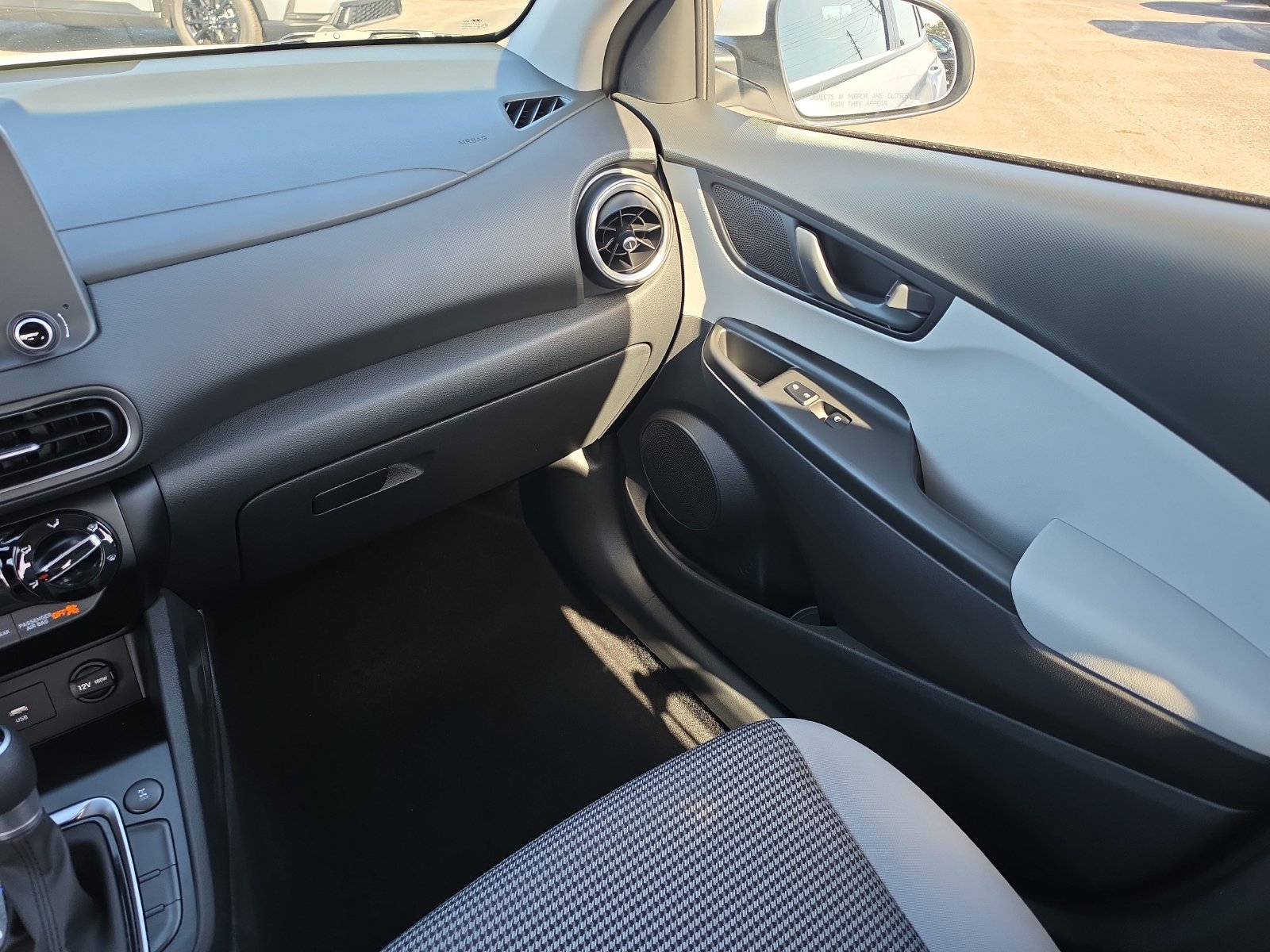 Used 2023 Hyundai Kona SE AWD/4WD image 12