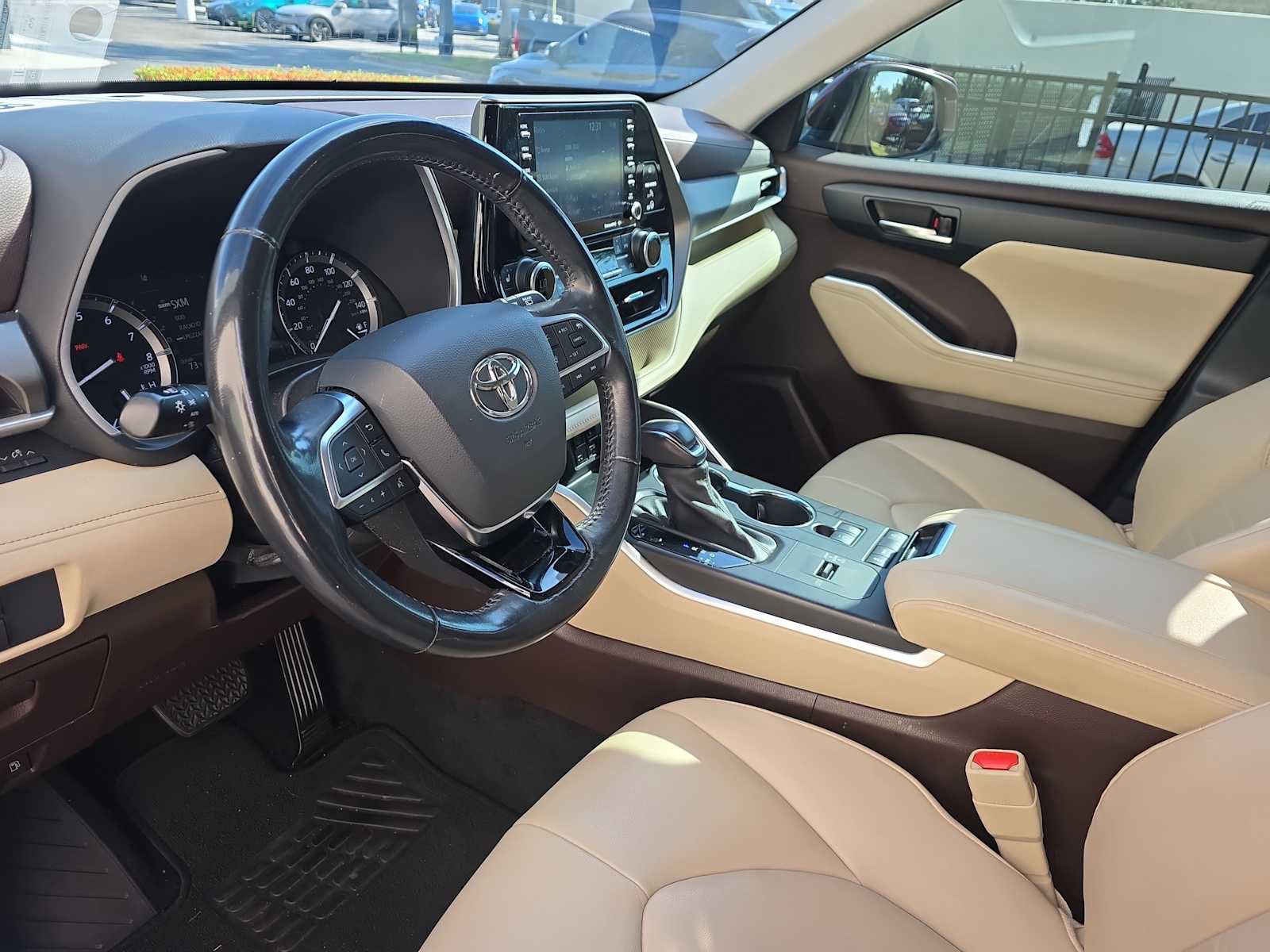 Used 2021 Toyota Highlander XLE image 15