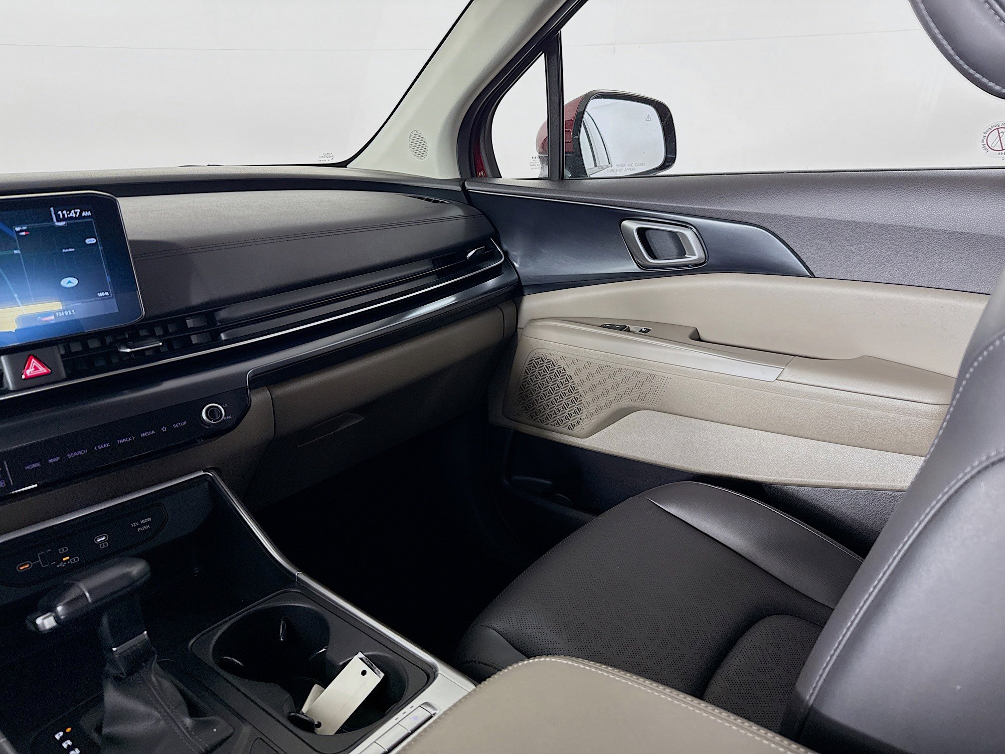 Used 2025 Kia Carnival FWD image 27