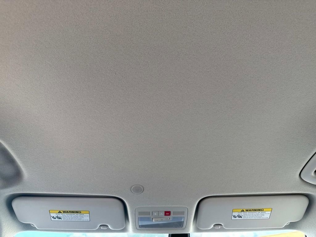 Used 2024 Hyundai Venue Limited FWD image 13