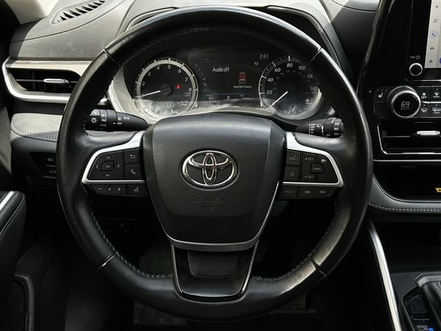 Used 2023 Toyota Highlander XLE FWD image 14