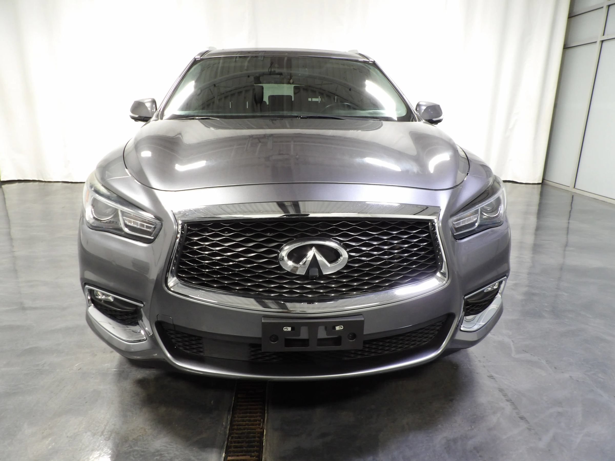 Used 2018 INFINITI QX60 Luxe w/ Premium Plus Package AWD/4WD image 3