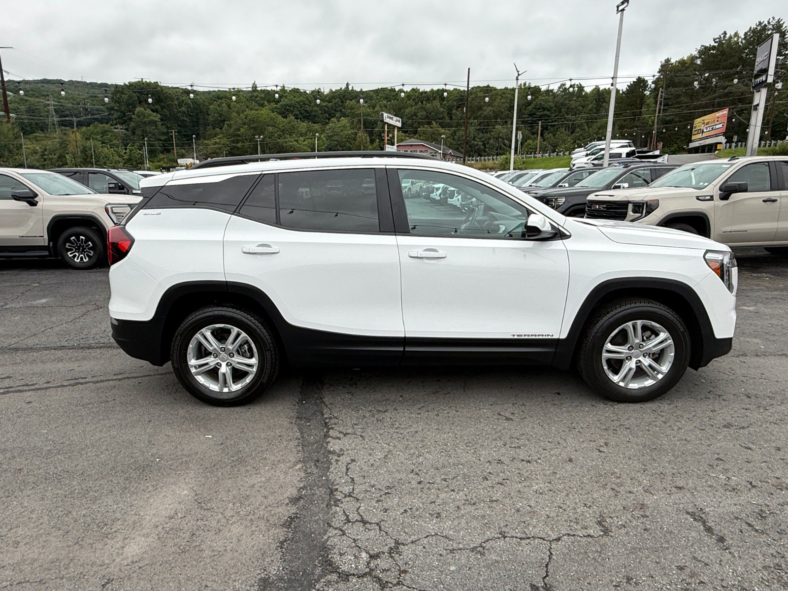 Used 2024 GMC Terrain SLE w/ Driver Convenience Package AWD/4WD image 6