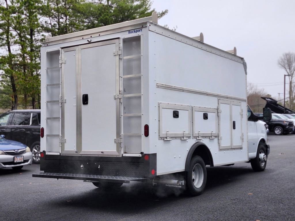 Used 2022 Chevrolet Express 3500 w/ Power Convenience Package RWD image 5