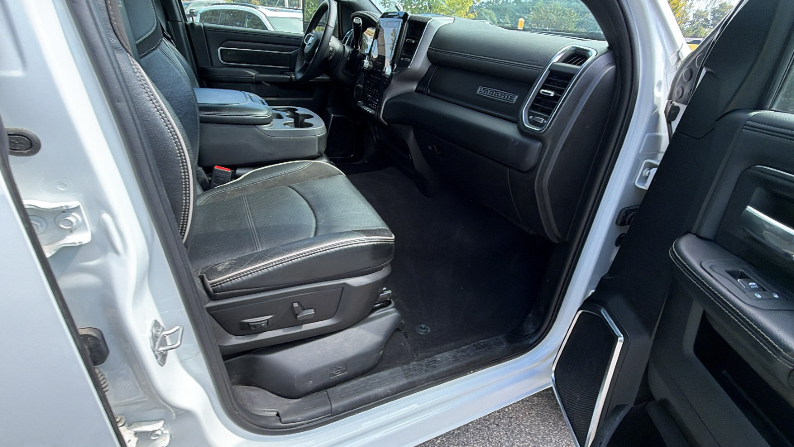 Used 2026 RAM 2500 Laramie AWD/4WD image 19