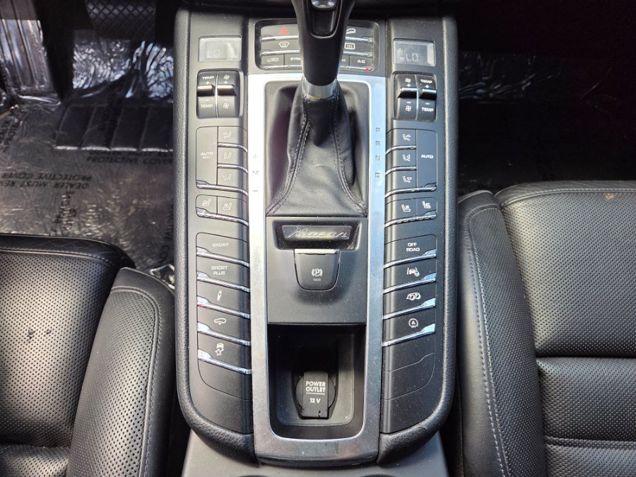 Used 2016 Porsche Macan Turbo w/ Premium Package Plus AWD/4WD image 10