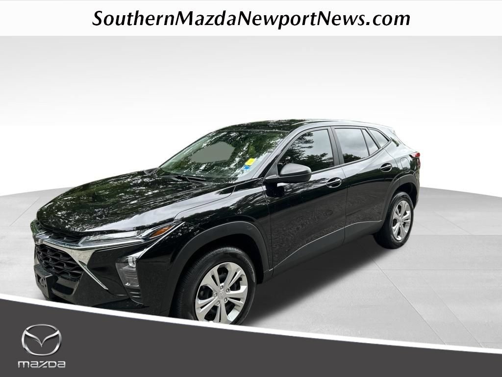 Used 2024 Chevrolet Trax LS w/ Driver Confidence Package FWD image 1