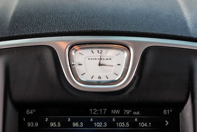 Used 2015 Chrysler 300 C RWD image 39