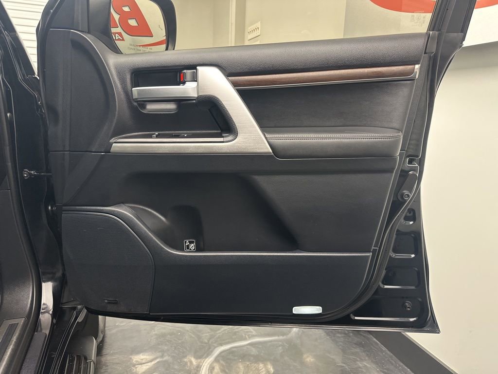 Used 2016 Toyota Land Cruiser AWD/4WD image 10
